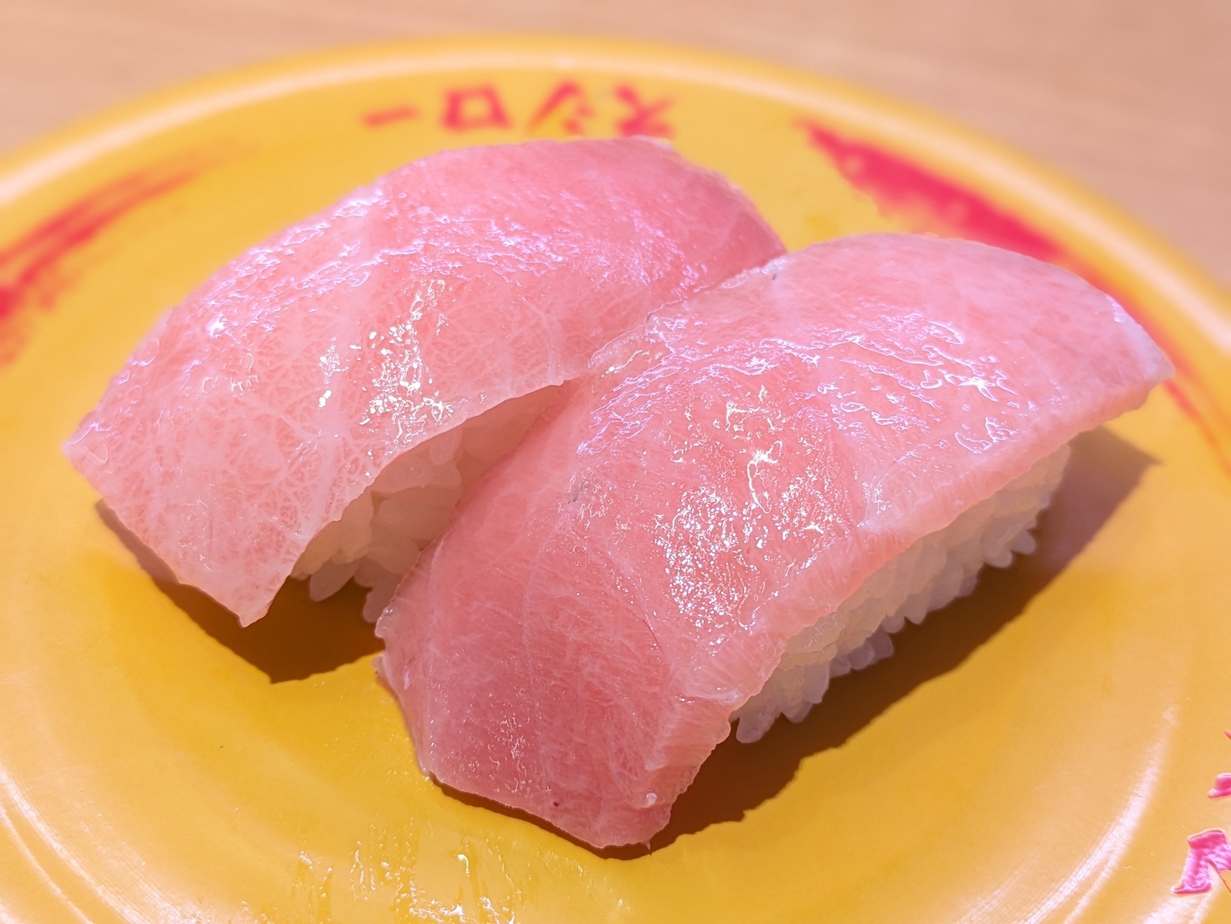 スシロー スシロー】人気のいくらが120円! 5日間限定で赤皿が黄皿になって