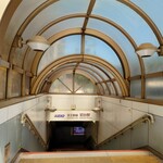 加賀 - 玄関の前が駅出入口。