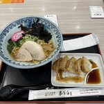 弟子屈ラーメン - 料理写真:「貝だし塩」¥968と「ひとくち野菜餃子」5個¥280