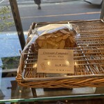 クロワッサン・ダマンド　500円