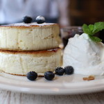 elk - elk特製ブルーベリーとたっぷり濃厚チーズのパンケーキ☆