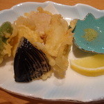 割烹久之浜 - 天ぷら☆レモンを絞るか、茶塩につけていただきます♪