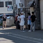 蕎麦切り 春のすけ - ７人並んでました