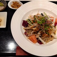 神田 雲林 - 蒸し鶏とサラダ野菜のバンバンジー冷やし麺
