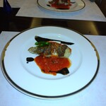 志喜亭 - 真鯛のポワレ　トマトソースとイカ墨のソース