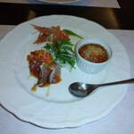 志喜亭 - アマエビのエスカベッシュ　マグロとサワラの炙り　ポロネーズのグラタン