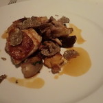 カンブーザ - メイン：川俣軍鶏の炭火焼ききのこのトリフォラーティ添え・サマートリュフをかけて