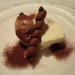 カンブーザ - ドルチェ：ヴァローナ社64%チョコレートのムースとバナナのセミフレッド