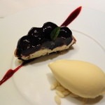 レストラン・セン - 巨峰とヨーグルトのタルト　バニラアイス添え