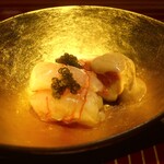 美食S - 葡萄海老 昆布〆と無花果の胡麻だれがけ キャビア乗せ