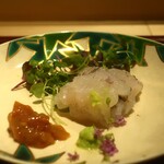 美食S - 淡路産鱧の焼霜造り 梅肉ポン酢・自家製昆布醤油添え