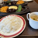 ハンバーグレストラン ハセクラ - チーズハンバーグ200g2,500円ご飯大盛り100円