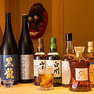 限定のものなど種類豊富な日本酒やウイスキーを満喫