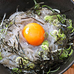 きんちゃく家 - 料理写真:生しらず丼