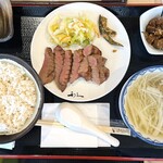 利久 - 佃煮とか抹茶のお餅とか色々付いてくる（正直特に要らない）