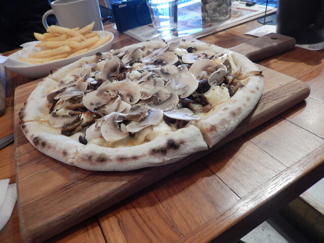 おぴざページ It's a PIZZA （イッツアピッツア） - 栗平/ピザ | 食べログ