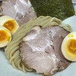 麺や hide - 醤油つけ麺・300g（1,200円）、チャーシュートッピング（+170円）、味付け卵（+150円）