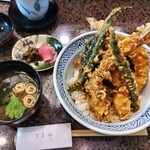 割烹 天ぷら 三太郎 - 海老野菜天丼