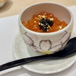 305183096 - いくら丼　金箔、キャビアのせ