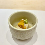 銀座 すし傳 - 先付け　ごま豆腐塩うにのせ