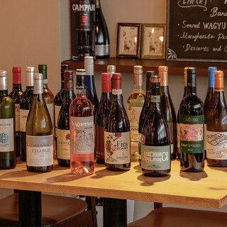 梅田有数のワイン酒場★60種以上のボトルが手に取って選べます