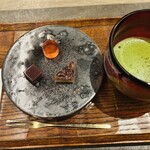 現代茶寮 銀座風月堂 - すももと梅◯鹿の子豆△北海道産小豆と大葉⬜︎