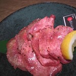 くつろぎの個室焼肉 和牛の里 - 手切り生タン