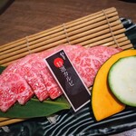 くつろぎの個室焼肉 和牛の里 - 特選カルビ