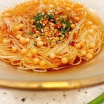 トゥ・ラ・ジョア イズム - 