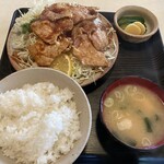 とんかつよしえ - しょうが焼き定食