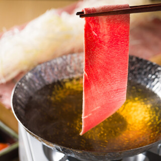 名物！繊細な旨みを堪能できる「5秒生たん葱しゃぶしゃぶ」