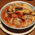 Seafood bar Ermitage 横浜鶴屋町店 - 魚介たっぷり絶望パスタ～アラビアータ風～1900円