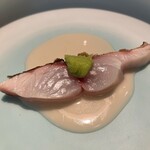 蒼 - 縞鯵の藁焼き　このお米と中国甘酒のソースはいつ食べても美味しい. 余さないためにスプーンが欲しい.