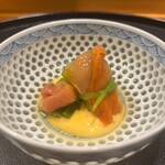 味享 - 赤貝　中にはわけぎ