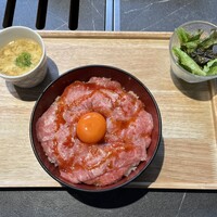 #ヒロキヤ六本木 - 飲めるユッケ丼(M)¥2,700