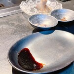 北海道焼肉 北うし - 和牛の香りを移し込んだ醤油や、アサリや昆布パウダーの塩