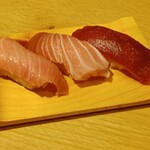 すし酒場 握わい - まぐろ3貫セット(大とろ、中とろ、赤身)