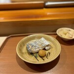 鮨 あらい - 太刀魚。毎週東京来ていましたが一旦あらい　で当分来れません！東京はやっぱり凄い。ビルが多い。外国人多い。京都より多い。