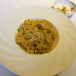 中国飯店 富麗華 - 牛蒡と山芋のチャーハン