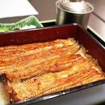 割烹蒲焼 横浜八十八 - 真ん中の鰻重