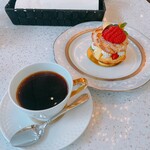 ティーラウンジ パレグレイス - パリブレスト、見た目が可愛いし美味しい！