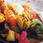 すし処 左門 - 料理写真:極上の一部寿司ネタは天然国産使用税別3000円