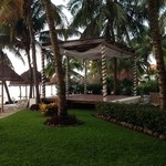 Grand Oasis Viva THE HIP RESORT - まずはビーチ＆プールの場所取りから。タオル置いときゃ大丈夫。