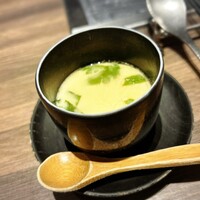 鉄板和食とワイン 萬鉄 - 先付　牛骨スープ茶碗蒸し