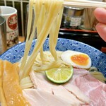 小麦生まれ、麺育ち。 - つけ汁なしで麺を楽しむ