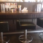 油虎 - 席はカウンター席のみ