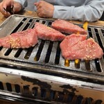 焼肉大衆酒場 真 肉焼屋 - 