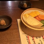酒場氷炭 - 料理は糸島の蒸し野菜からスタートです。