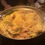 酒場氷炭 - 煮込んだらもつ鍋の完成