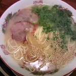 里主 - とんこつラーメン(博多直送ストレート麺使用）650円　専門店級のクオリティ